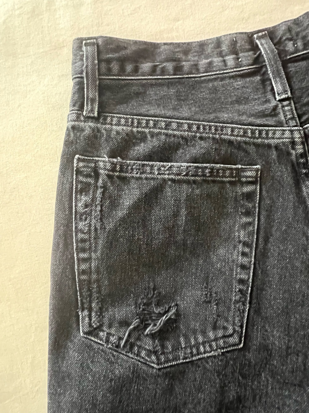 Agolde Riley Shorts in Vortex - Picture 14 of 16